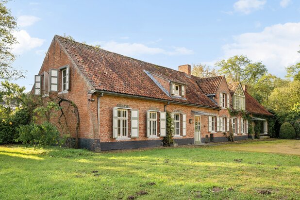 Charmante ferme avec dépendances près de la forêt de Merode.