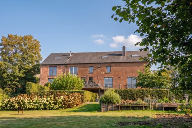 Ver (Houyet) - Gerenoveerde landelijke woning op 1 ha