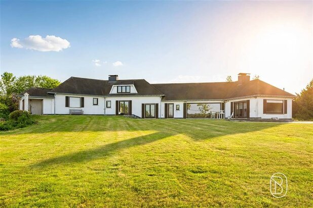 Statige villa met zwembad en uniek uitzicht op 6.401m²