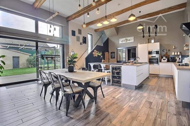 Maison rénovée 7p 210m²