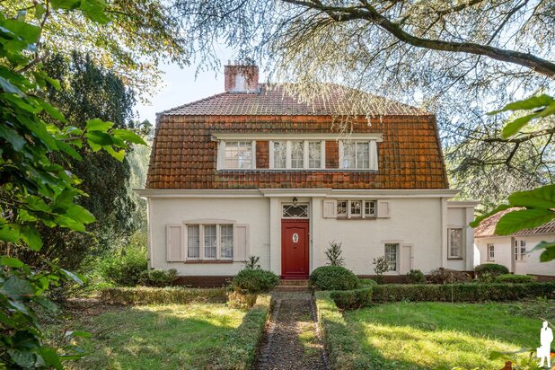 Charmante authentieke villa met prachtige tuin en bijgebouw in een doodlopende straat nabij het centrum van Kalmthout