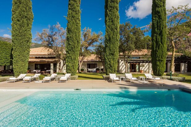 Villa te koop in Benahavis met referentie 19812452858