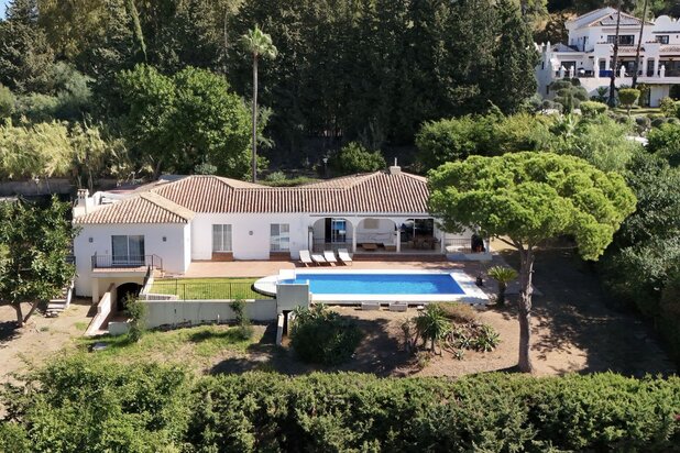 Villa te koop in Estepona met referentie 19712652163
