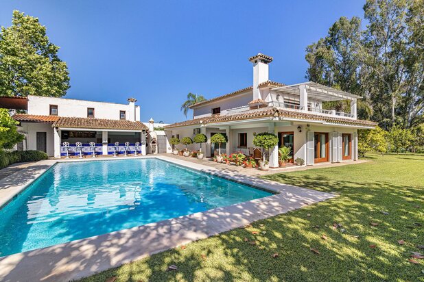 Villa te koop in Estepona met referentie 19912952371