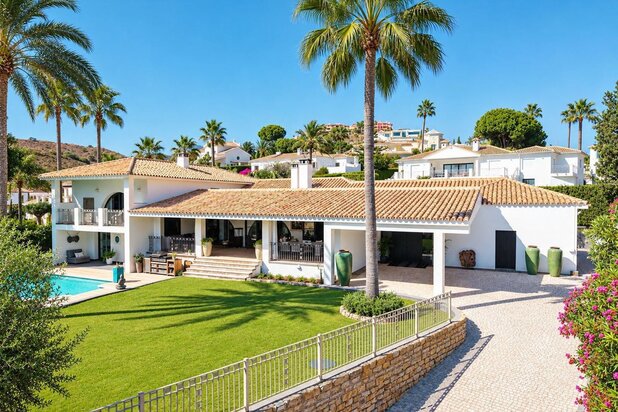 Villa te koop in Estepona met referentie 19512952288